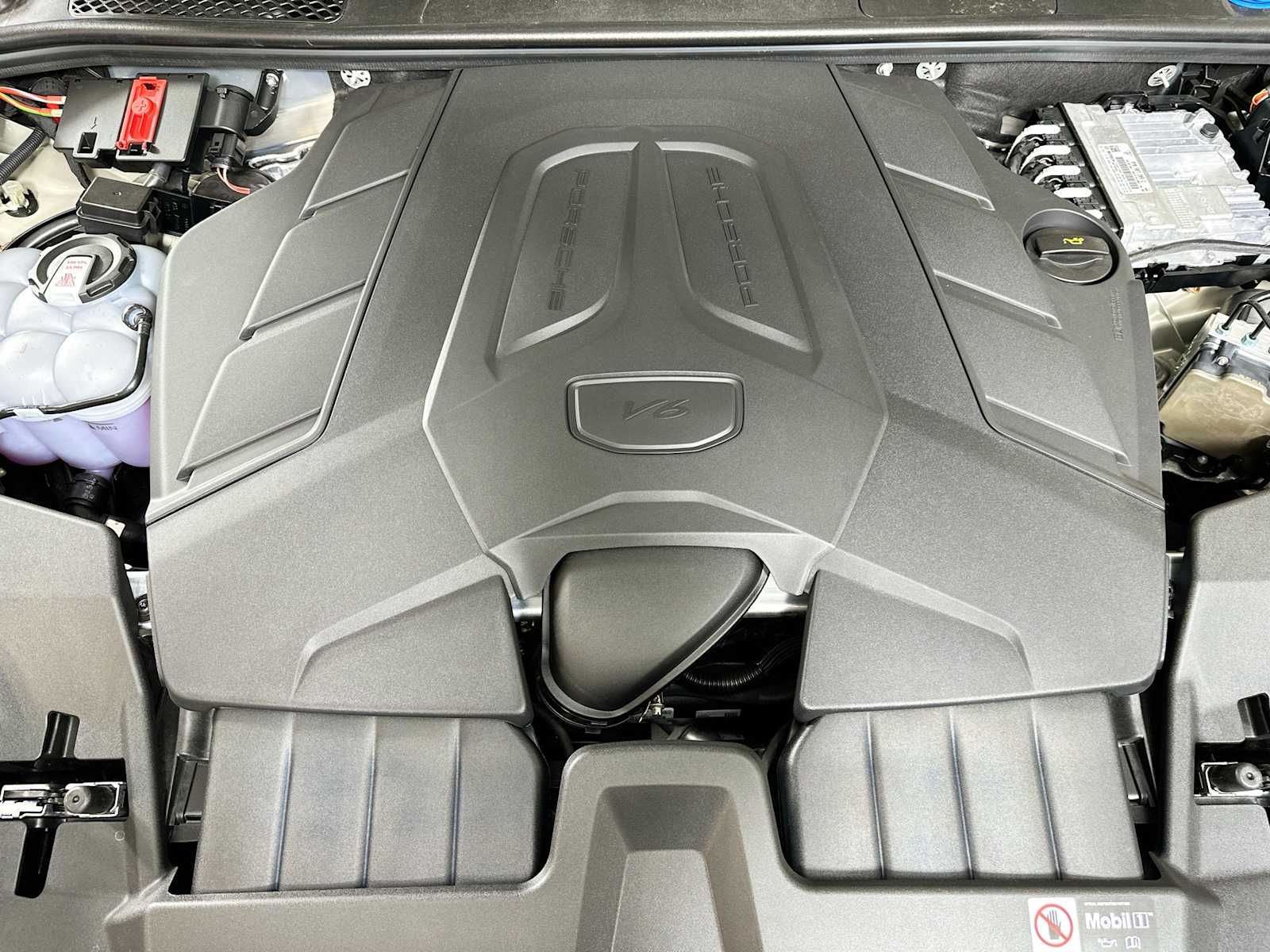 2025 Porsche Cayenne photo 28