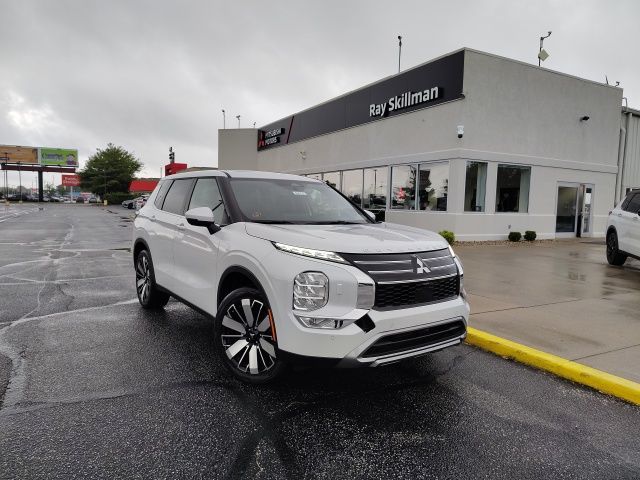 2025 Mitsubishi Outlander SE's photo