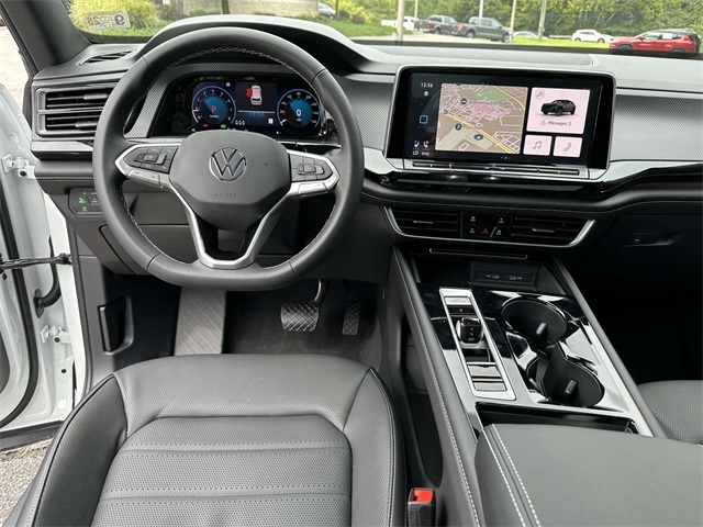 2024 Volkswagen Atlas Cross Sport SEL photo 2