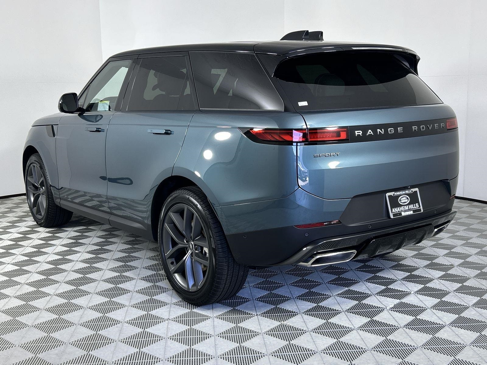 2025 Land Rover Range Rover Sport SE photo 3