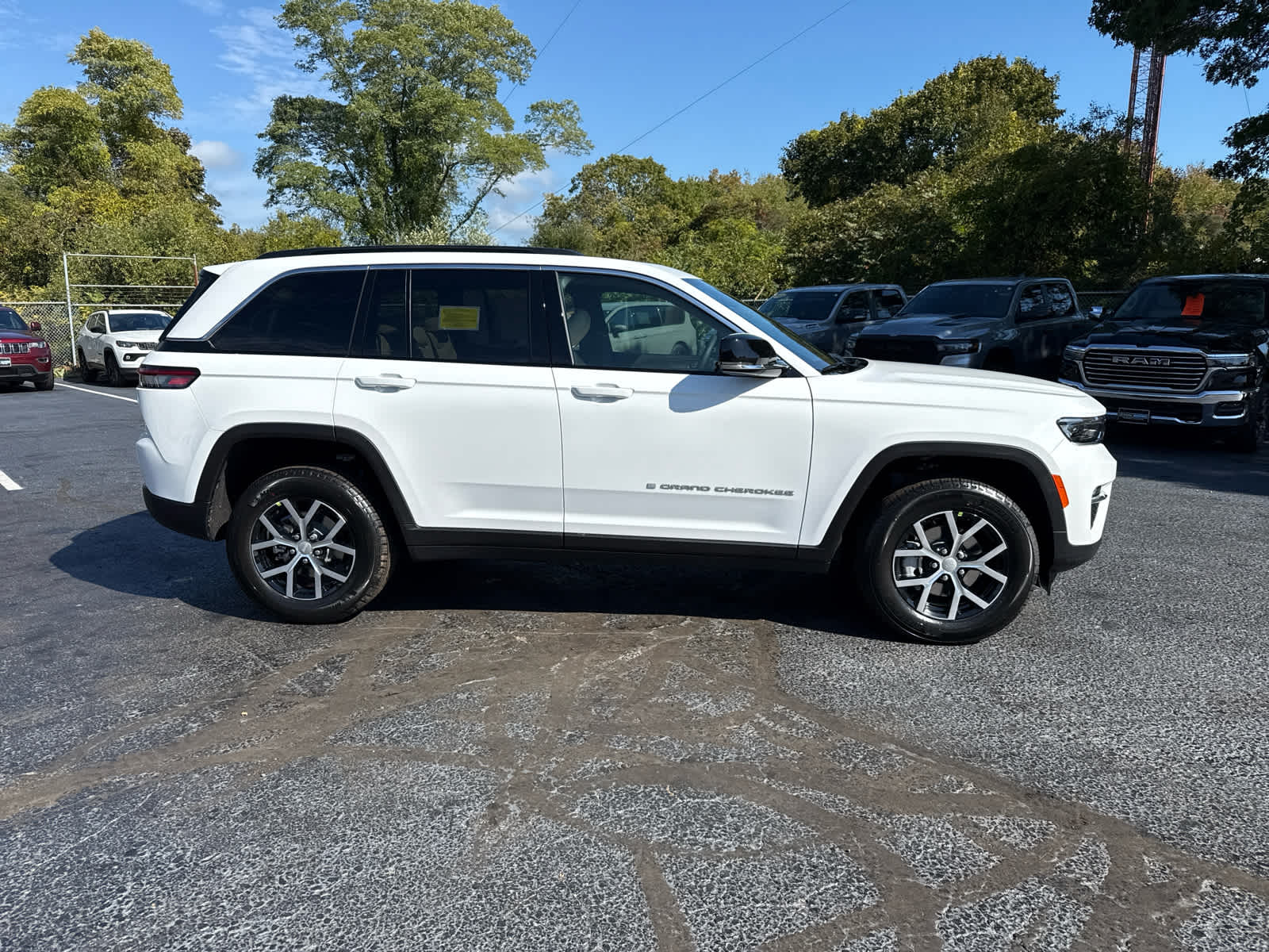 2025 Jeep Grand Cherokee Limited photo 2