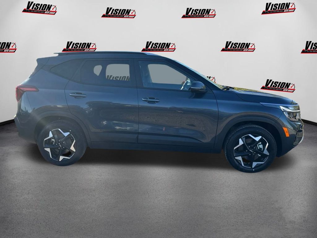 2025 Kia Seltos S photo 4