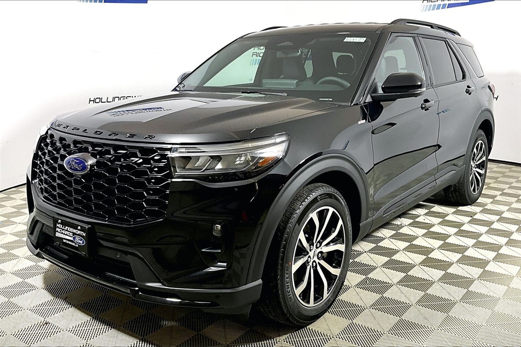 2026 Ford Explorer ST-LINE's photo