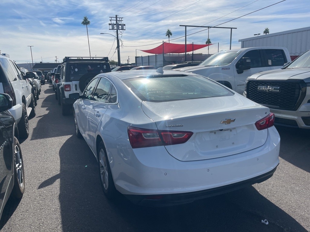 2024 Chevrolet Malibu 1LT photo 2