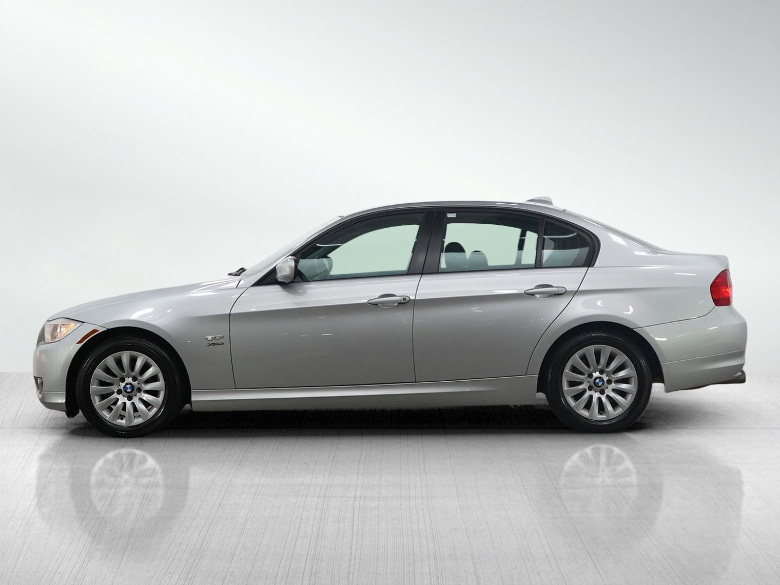 Used 2009 BMW 3 Series 328xi with VIN WBAPK73559A450272 for sale in Minneapolis, Minnesota