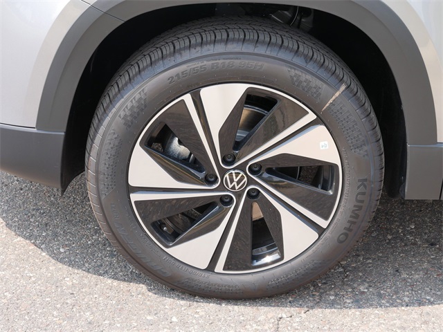 2025 Volkswagen Taos SE photo 4