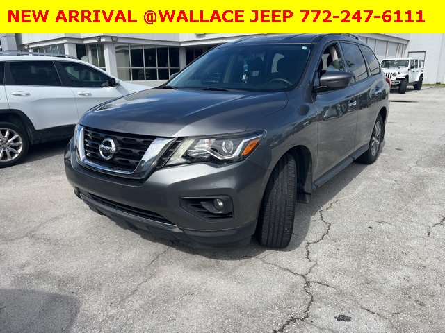 2020 Nissan Pathfinder SV photo 2