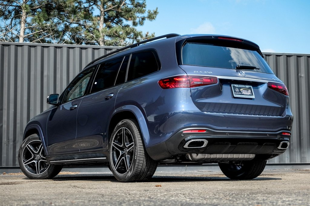 2025 Mercedes Benz GLS 450 4MATIC photo 2
