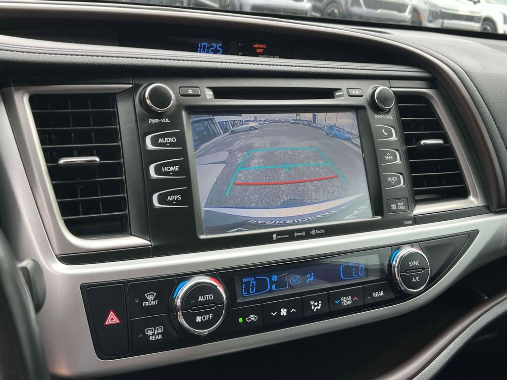 2019 Toyota Highlander XLE photo 21