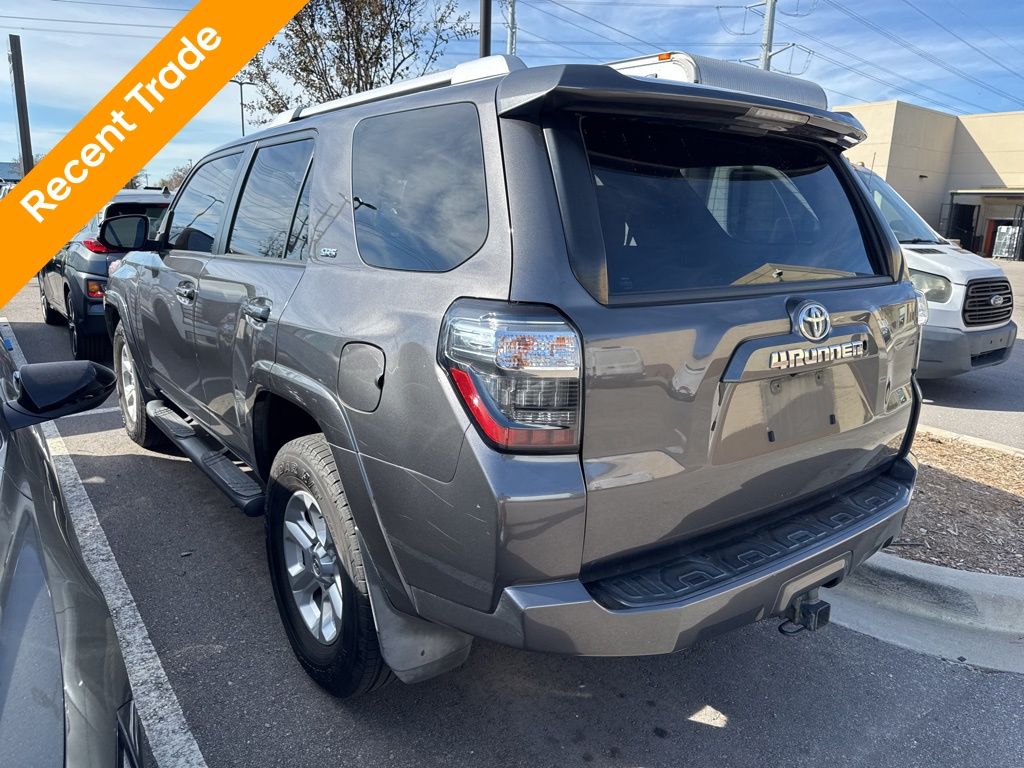 2016 Toyota 4Runner SR5 photo 3