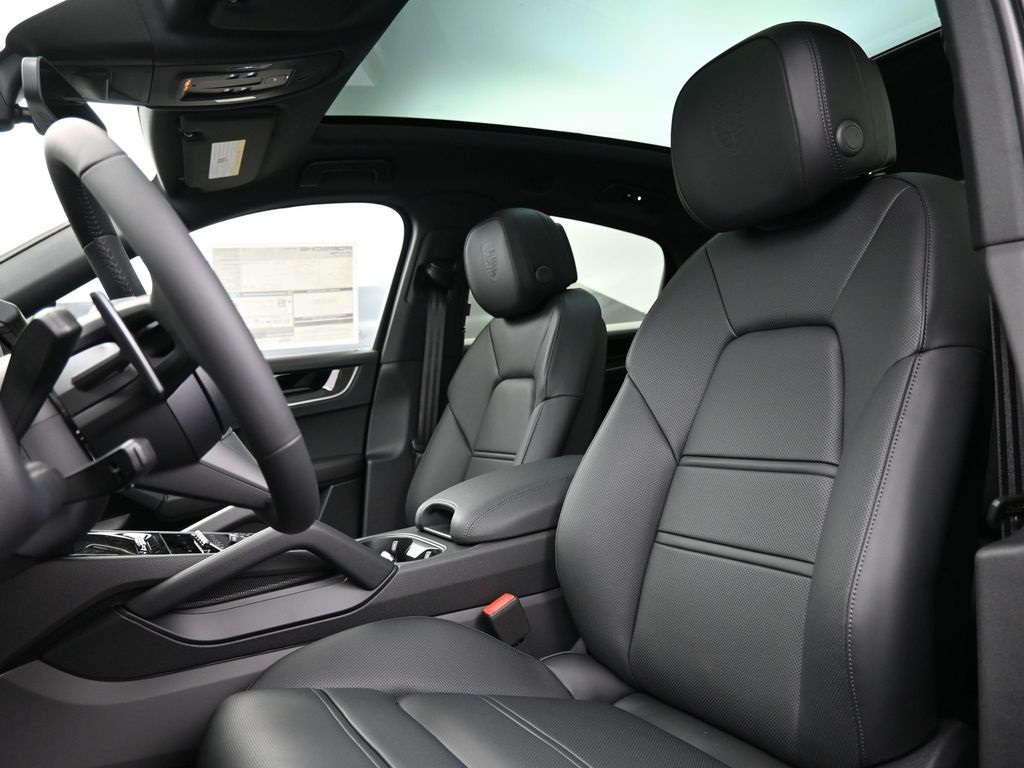 2026 Porsche Cayenne Coupe photo 4