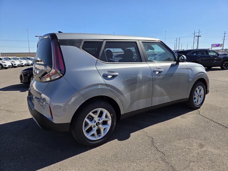 2025 Kia Soul LX S photo 2