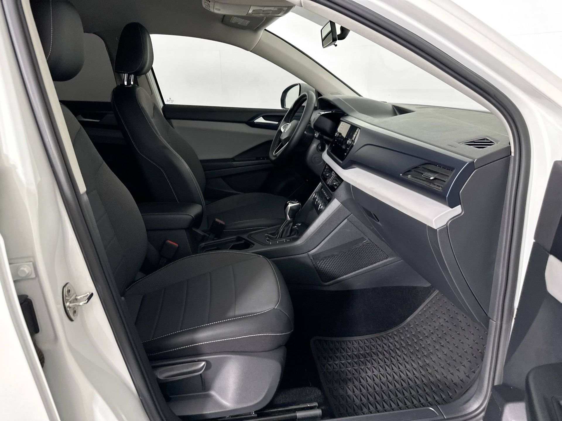 2022 Volkswagen Taos SE photo 19