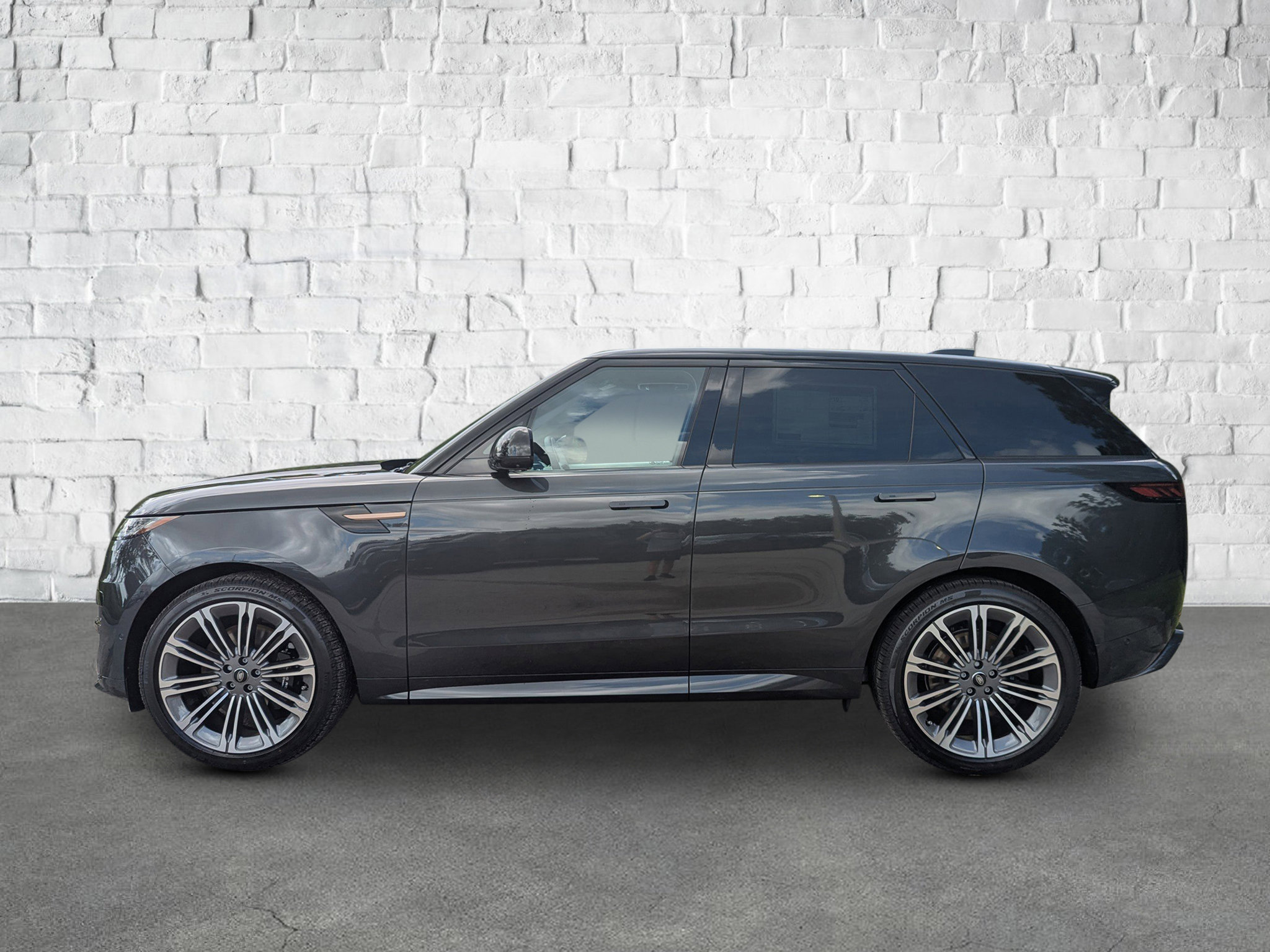 2025 Land Rover Range Rover Sport SE photo 2