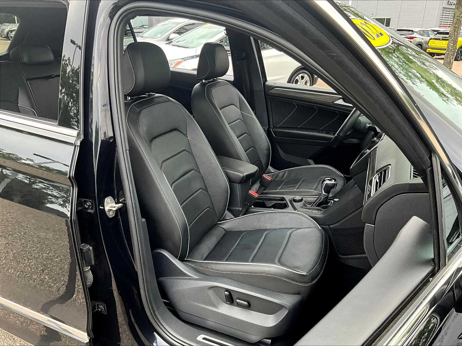 2022 Volkswagen Tiguan SEL Premium R-Line photo 10