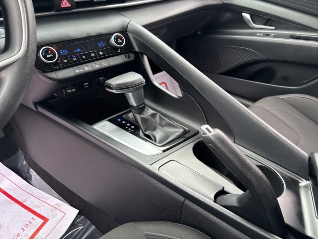 2021 Hyundai Elantra SEL photo 18
