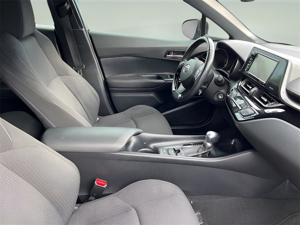 2018 Toyota C-HR XLE photo 10
