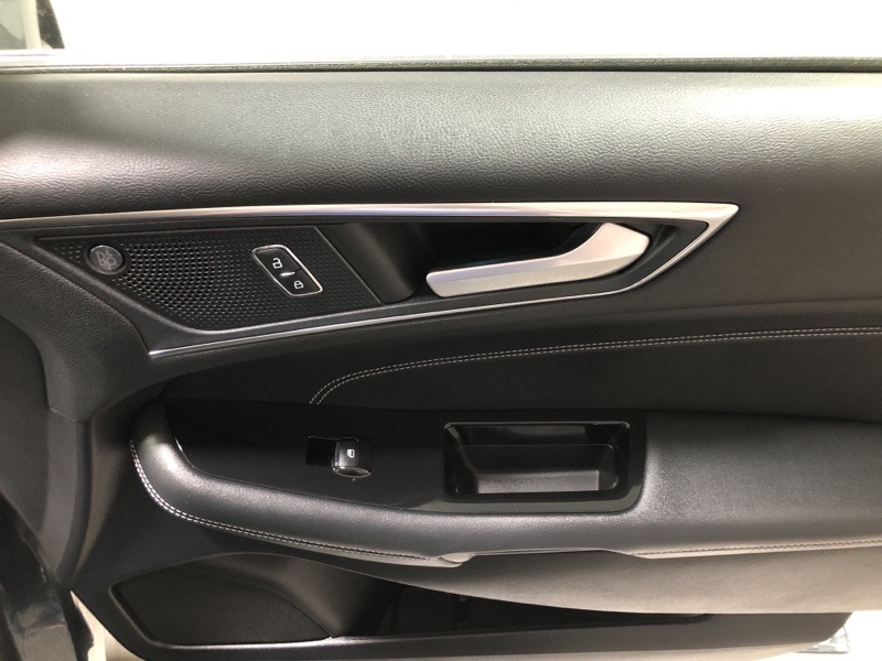 2019 Ford Edge Titanium photo 13