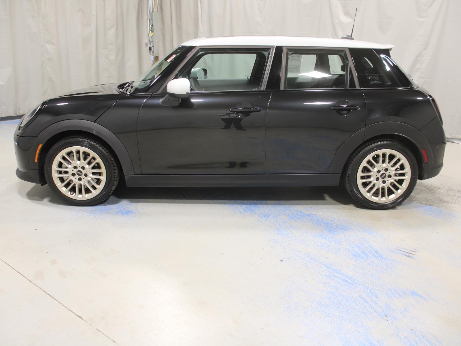 2025 Mini Cooper S Hardtop 4 Door photo 5