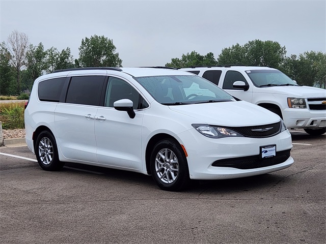 2022 Chrysler Voyager LX photo 4