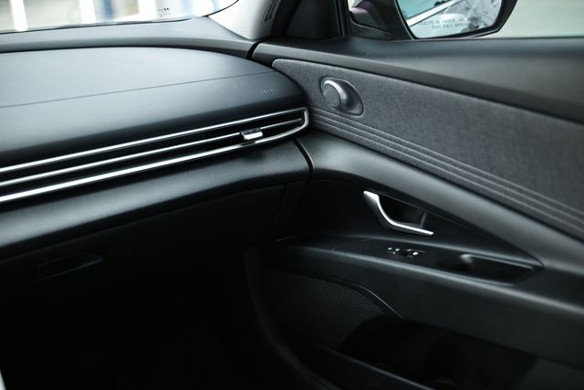 2022 Hyundai Elantra Limited photo 32