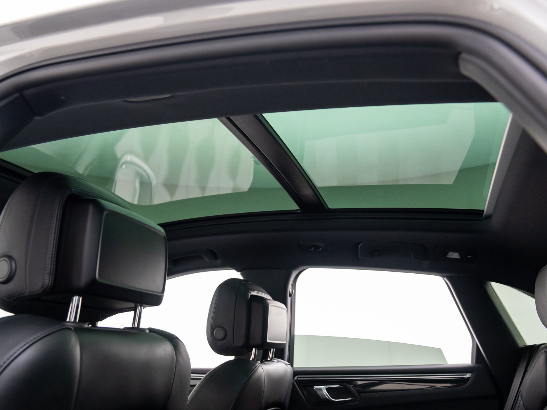 2021 Porsche Macan Base photo 15