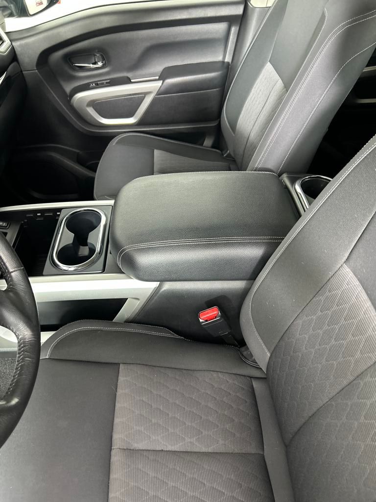 2021 Nissan Titan SV photo 14