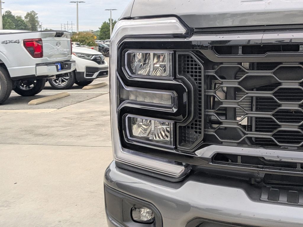 2025 Ford F-250 Lariat photo 9