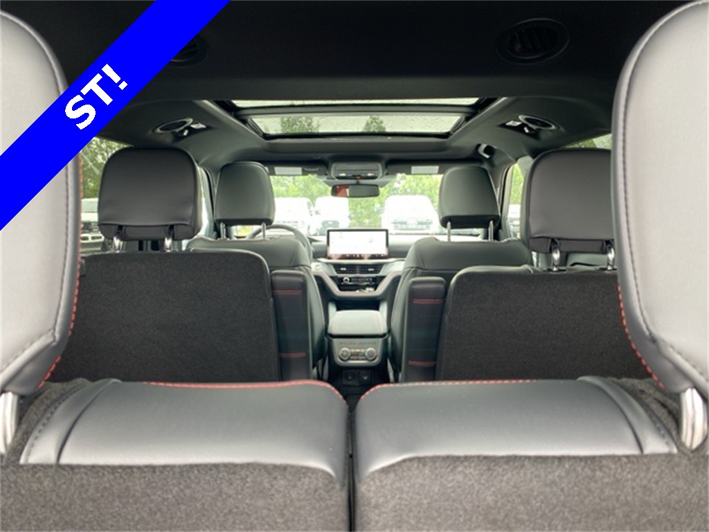 2025 Ford Explorer ST photo 18