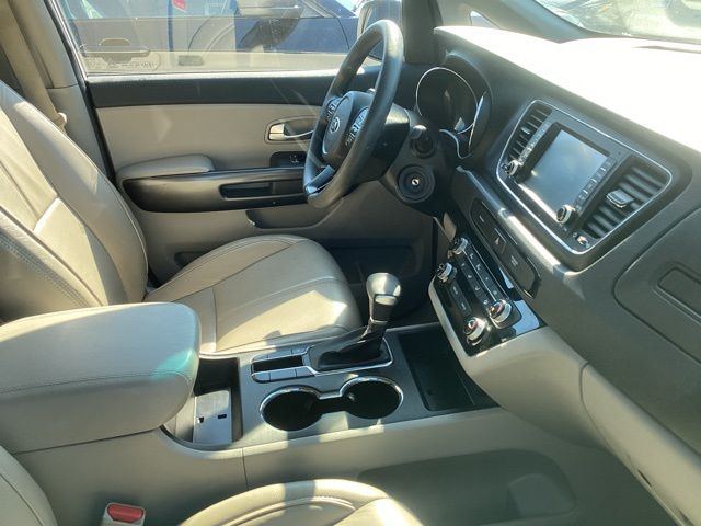 2020 Kia Sedona LX photo 12