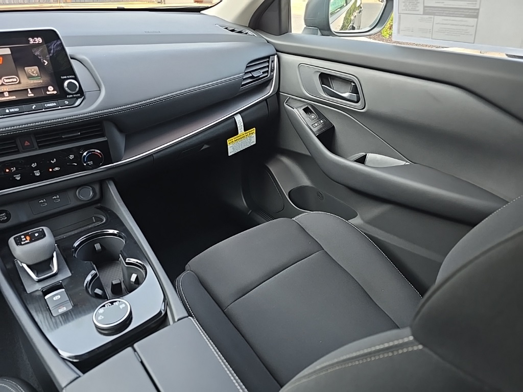 2026 Nissan Rogue S photo 17