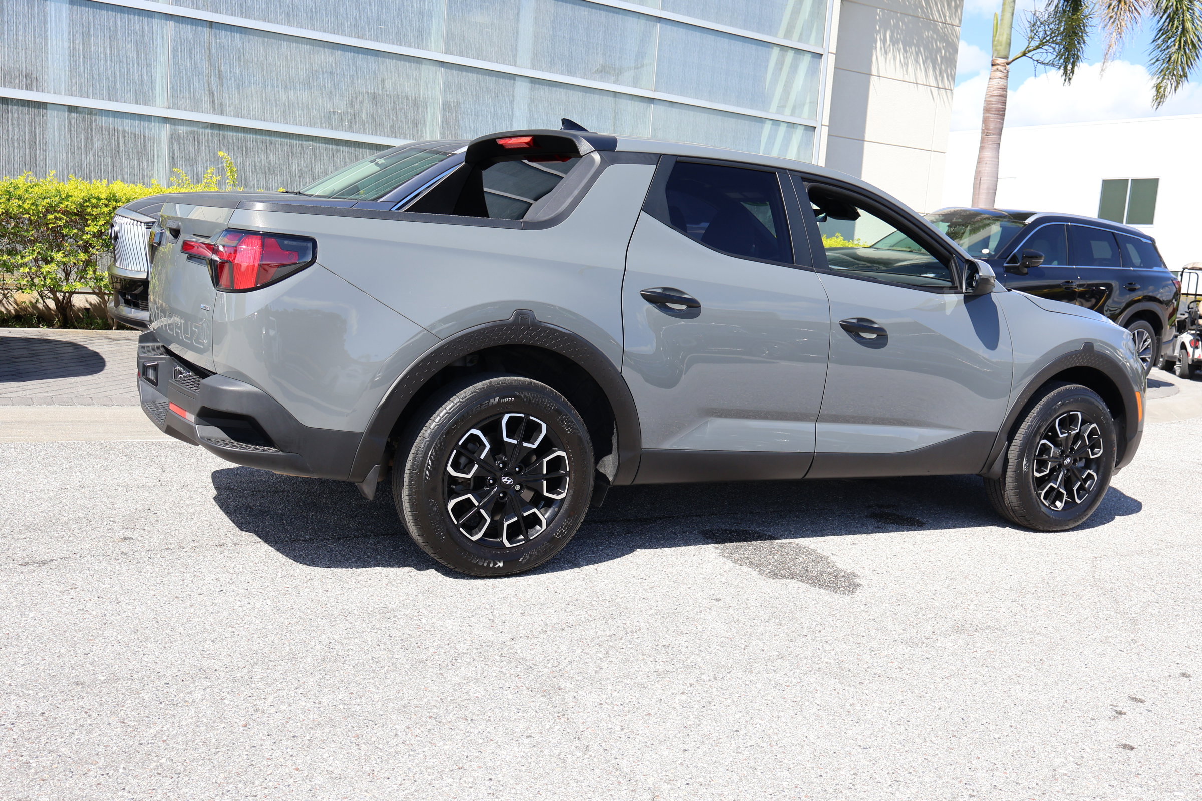 2023 Hyundai Santa Cruz SE photo 2