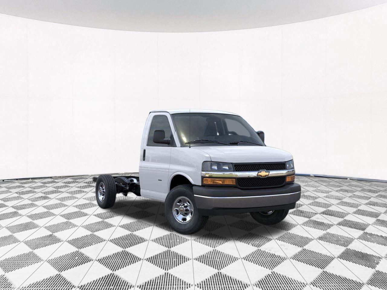 2025 Chevrolet Express Cutaway 3500 photo 3