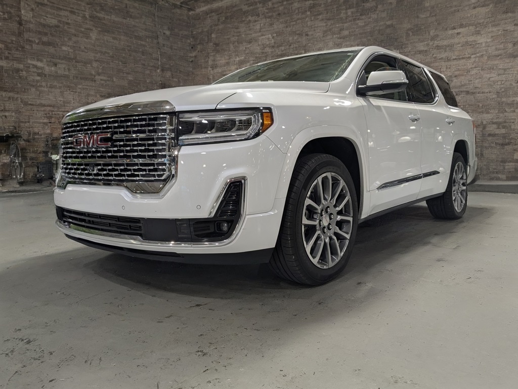 2023 GMC Acadia Denali's photo