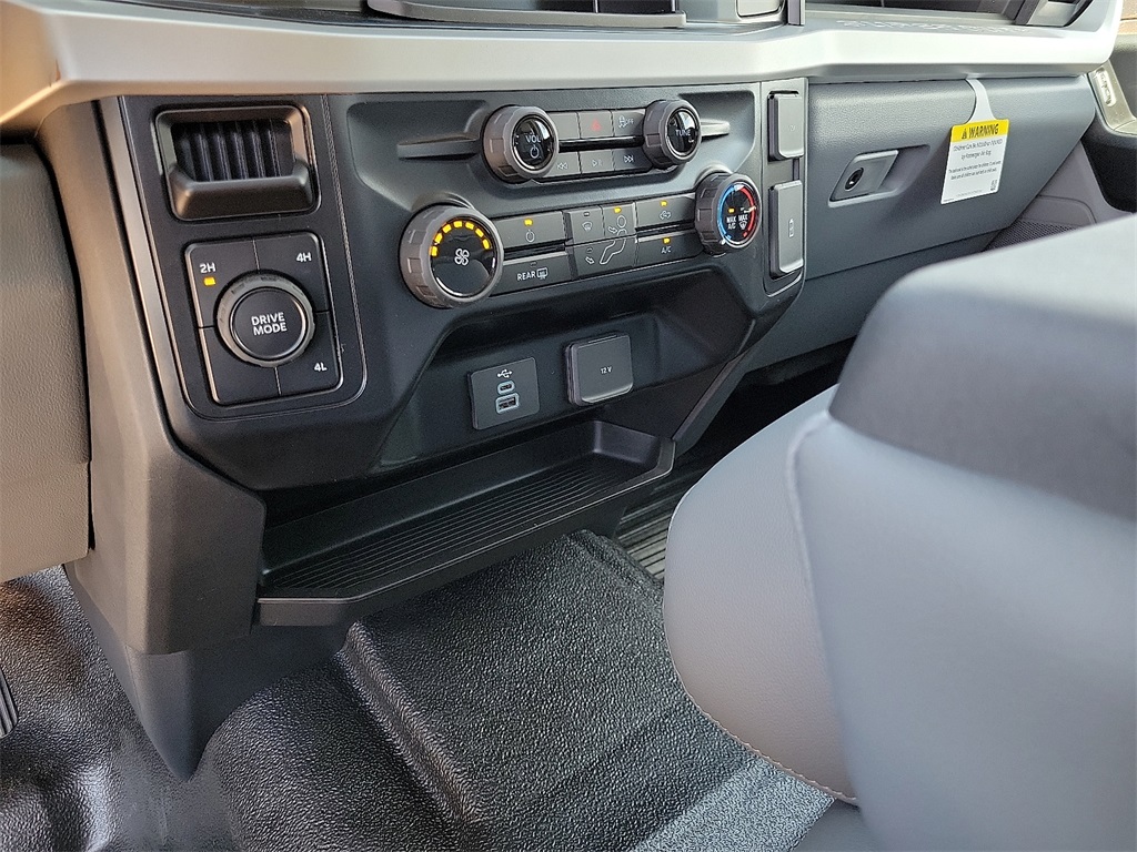 2025 Ford F-350 photo 25