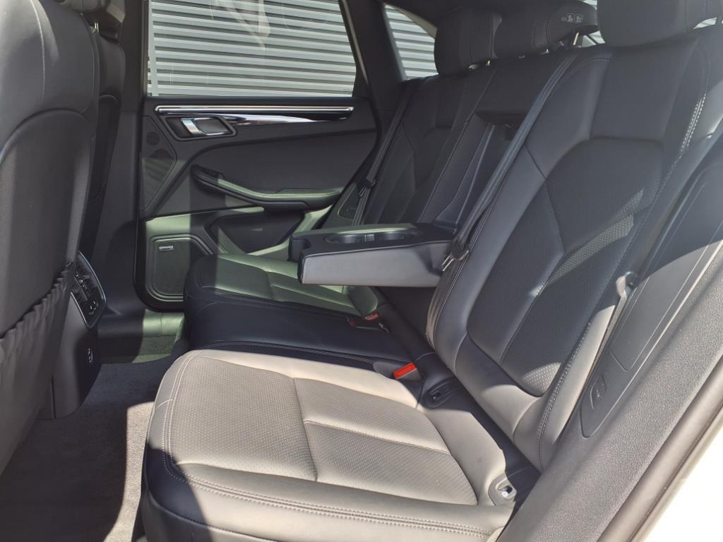 2024 Porsche Macan T photo 20