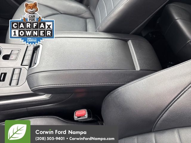 2020 Toyota Highlander XLE photo 24