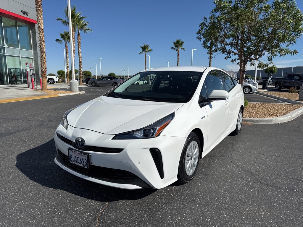 2019 Toyota Prius LE photo 2