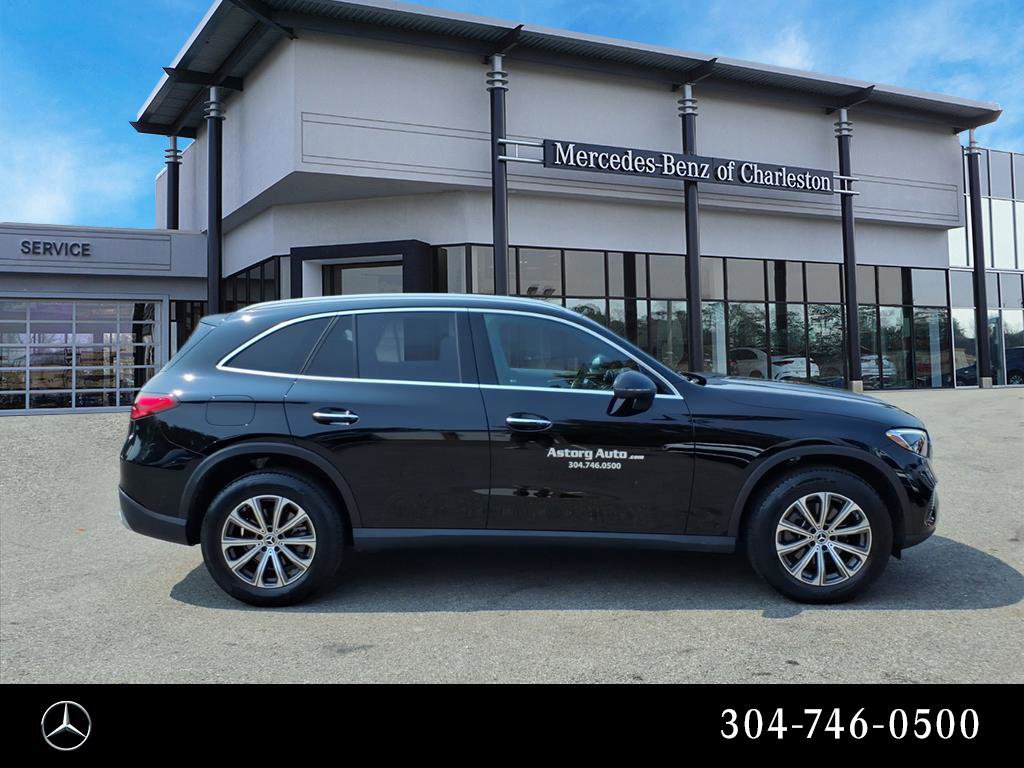 2025 Mercedes Benz GLC 300 4MATIC photo 2