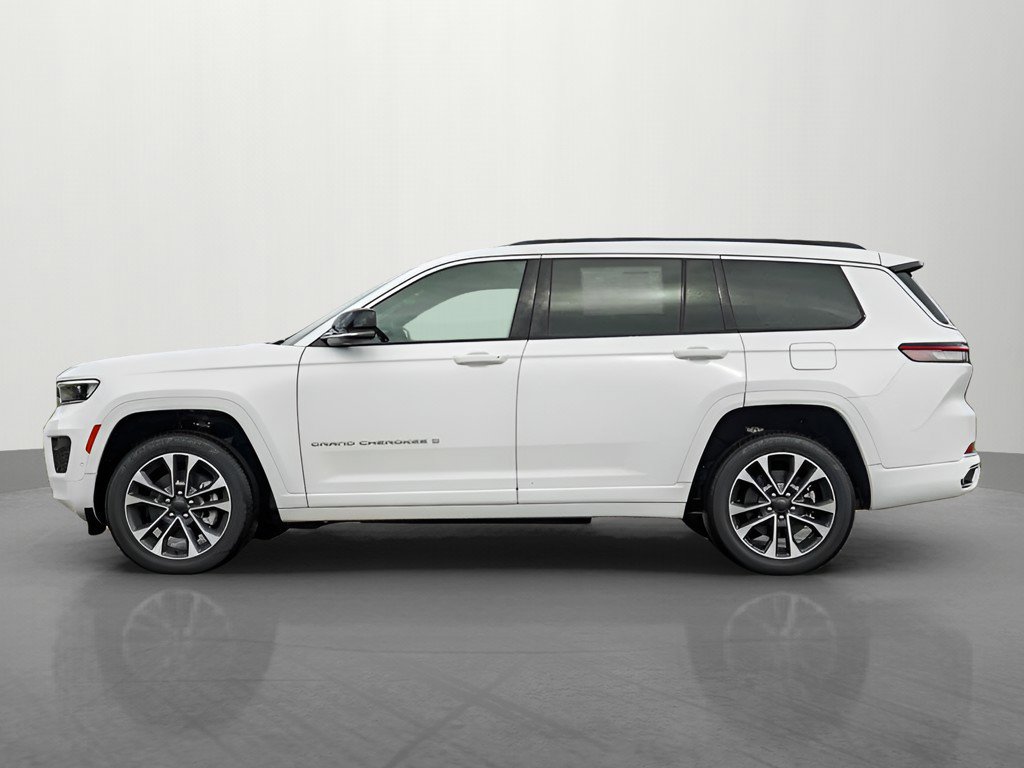 2025 Jeep Grand Cherokee Overland photo 3