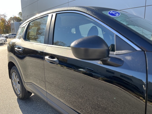 2025 Nissan Kicks S photo 2