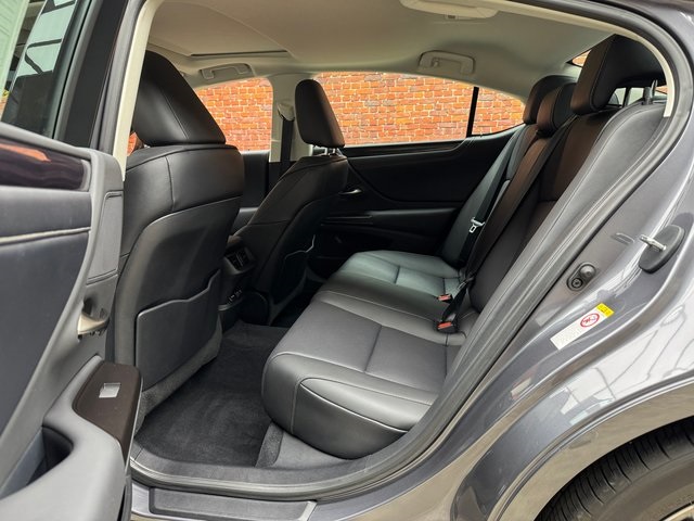 2019 Lexus ES 350 photo 23