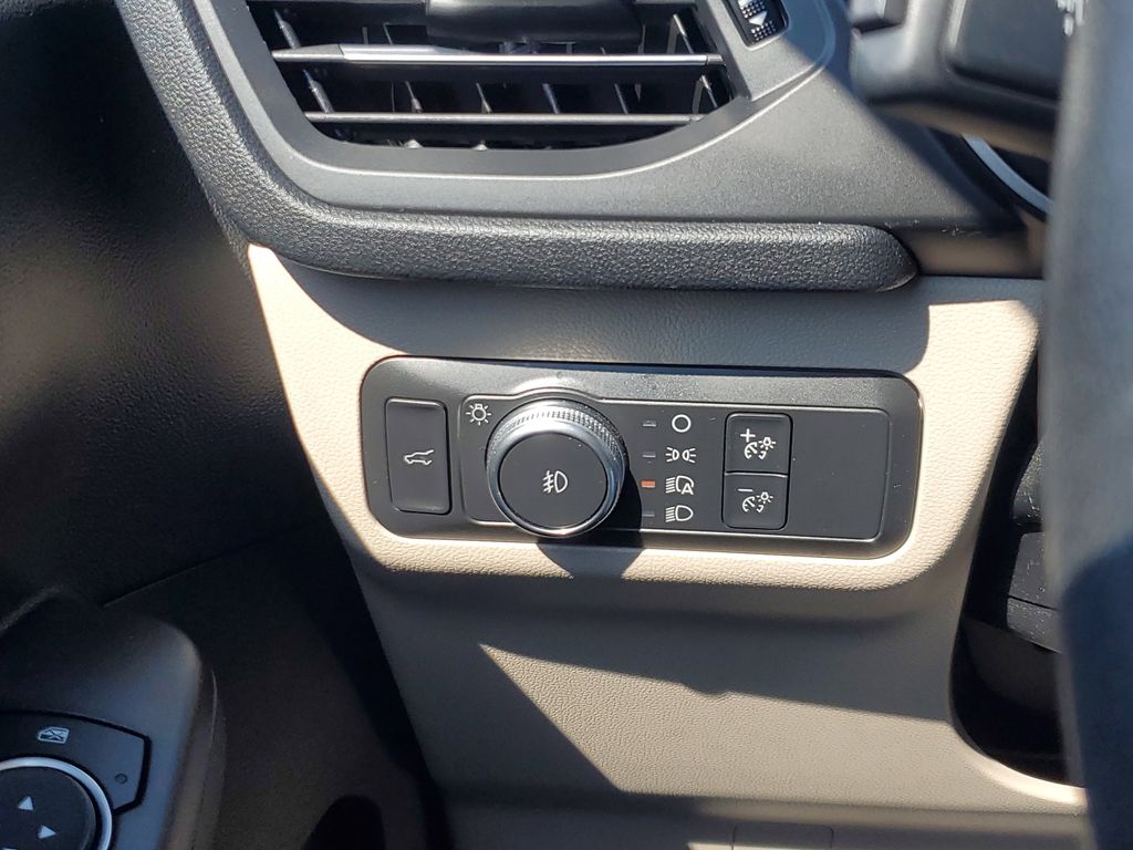 2020 Ford Escape SEL photo 11