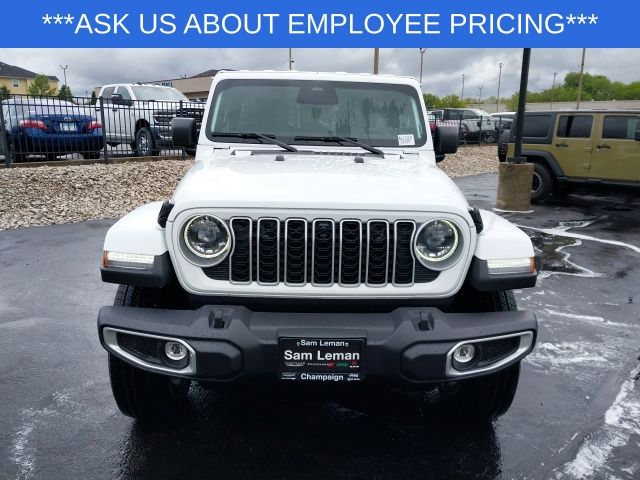 2025 Jeep Wrangler Sahara photo 4