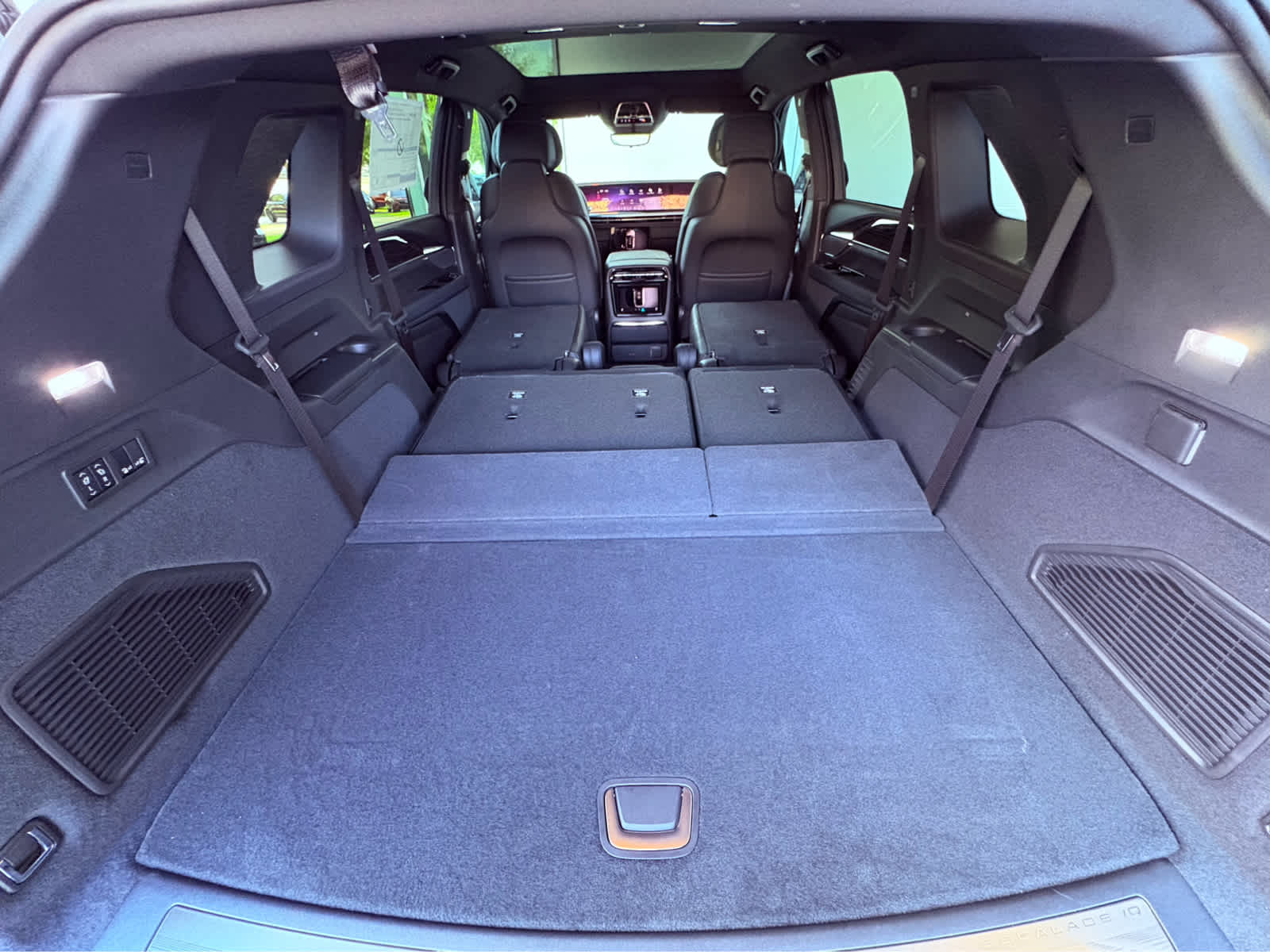 2025 Cadillac Escalade IQ Luxury photo 25