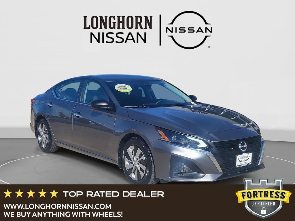 2024 Nissan Altima S's photo