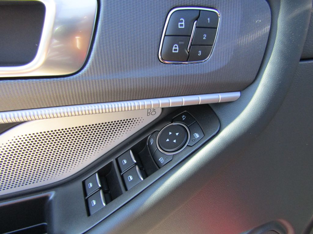 2025 Ford Explorer ST photo 16
