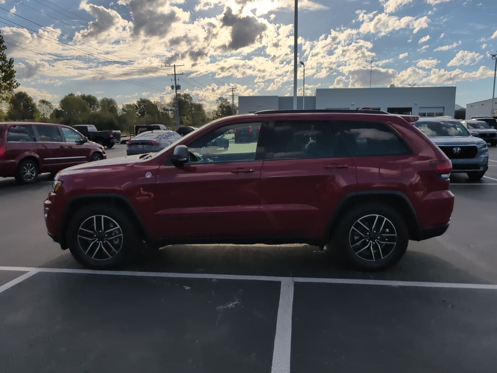2021 Jeep Grand Cherokee Trailhawk photo 2
