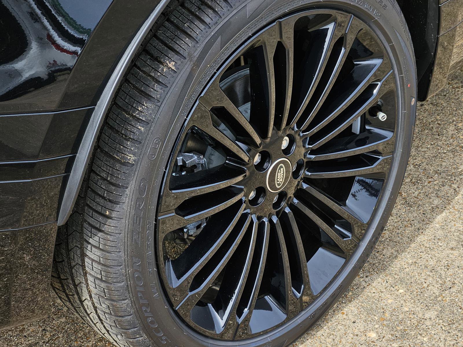 2026 Land Rover Range Rover Velar SE photo 10