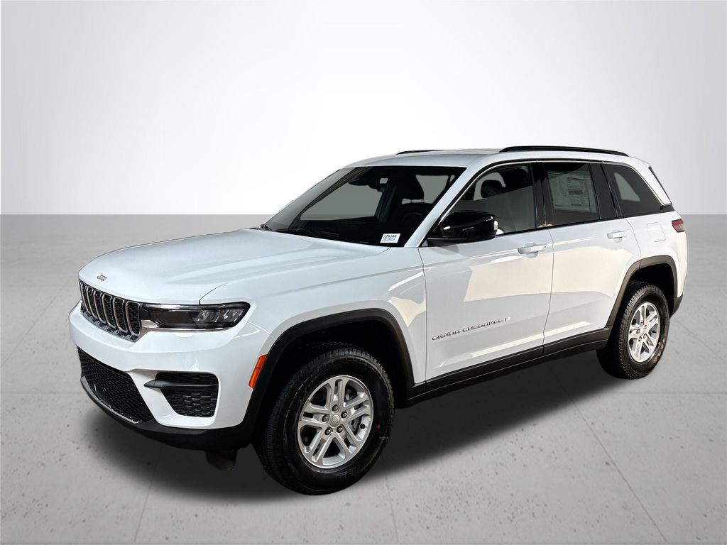 2025 Jeep Grand Cherokee Laredo photo 2